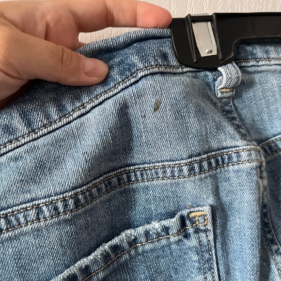 Old Navy Knee Cut Boyfriend Jeans - Picture 3 of 5